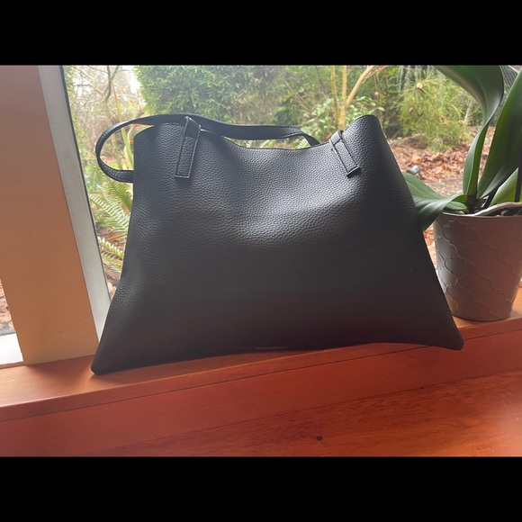 Black pebbled leather Vince Camuto tote - Picture 4 of 7